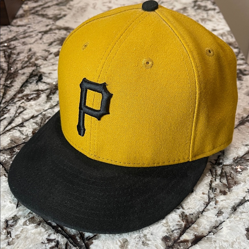 MLB Pirates Ball Cap